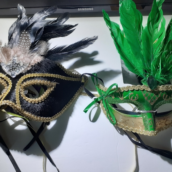 HIS & HER'S MASQUERADE SET - Picture 2 of 11